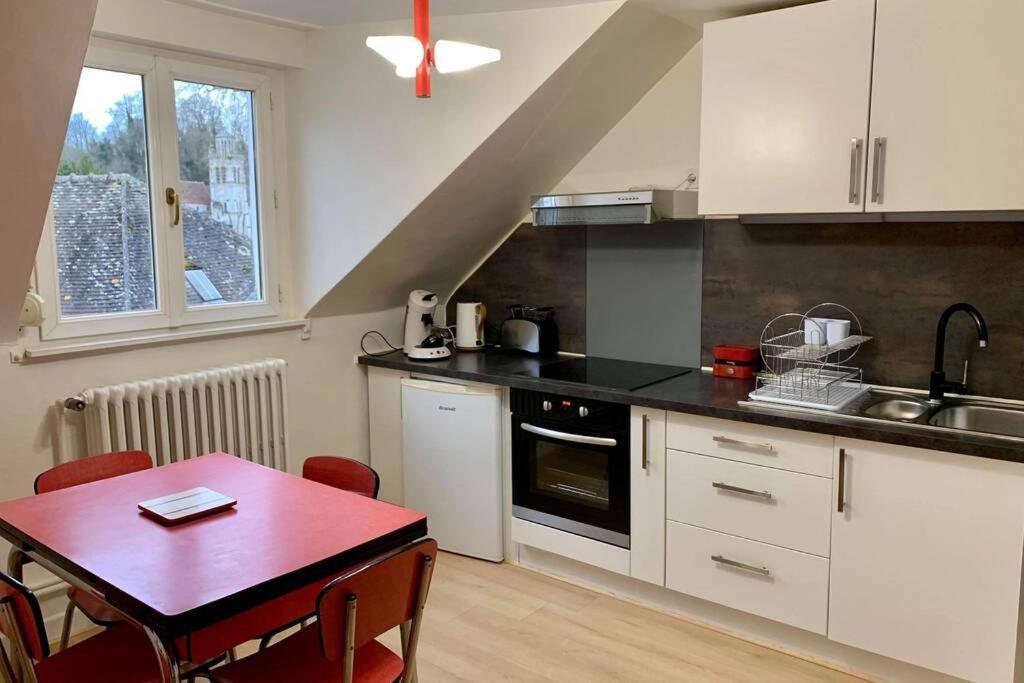 Appartement Vintage Avec Vue Sur Le Chateau Pierrefonds Bagian luar foto
