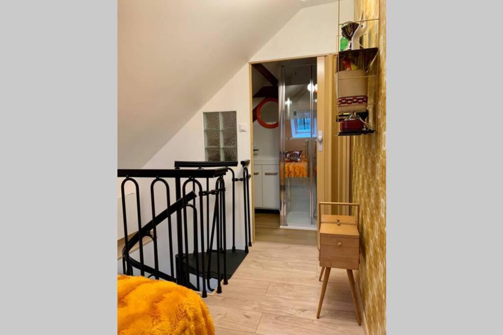 Appartement Vintage Avec Vue Sur Le Chateau Pierrefonds Bagian luar foto
